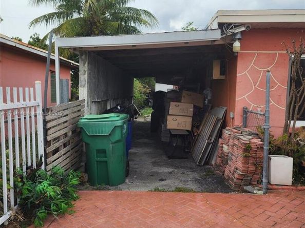 831 NW 140th St, Miami FL 33168