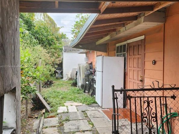 831 NW 140th St, Miami FL 33168