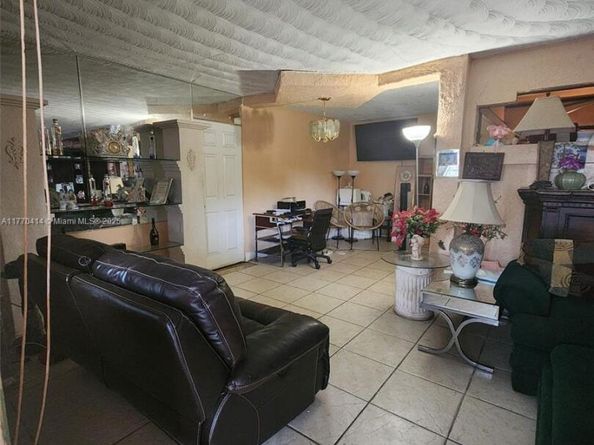 831 NW 140th St, Miami FL 33168