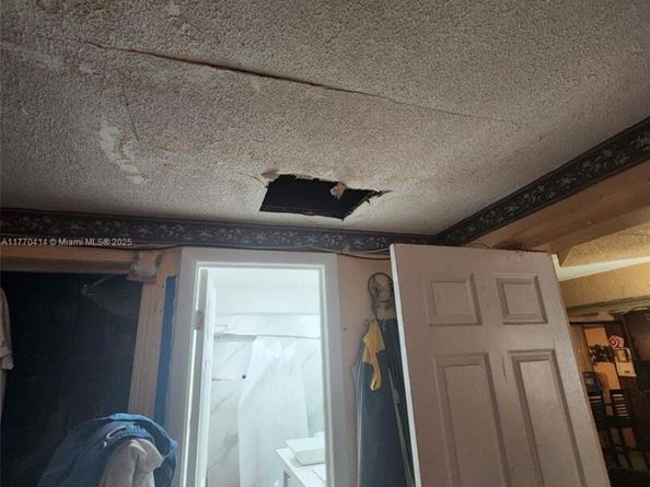 831 NW 140th St, Miami FL 33168