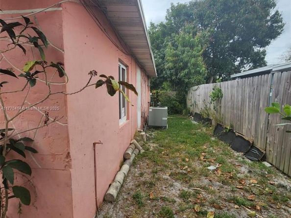 831 NW 140th St, Miami FL 33168