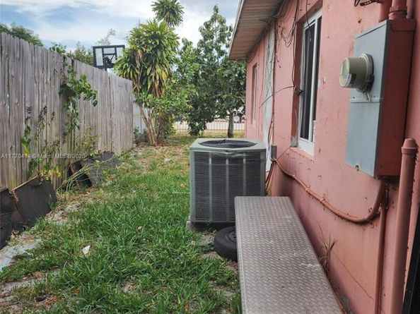 831 NW 140th St, Miami FL 33168