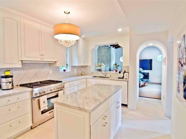 5711 N Bay Rd, Miami Beach FL 33140