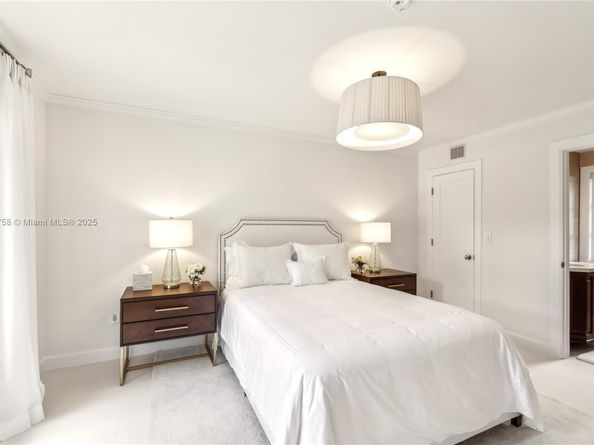 5711 N Bay Rd, Miami Beach FL 33140