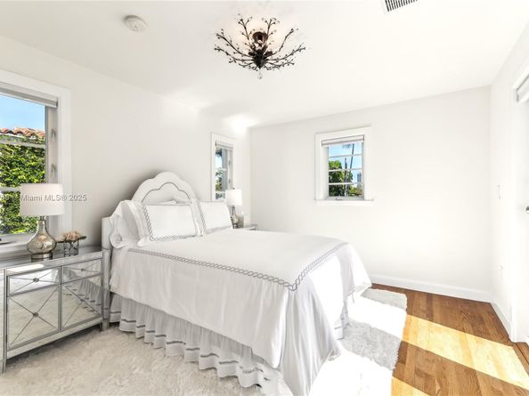 5711 N Bay Rd, Miami Beach FL 33140