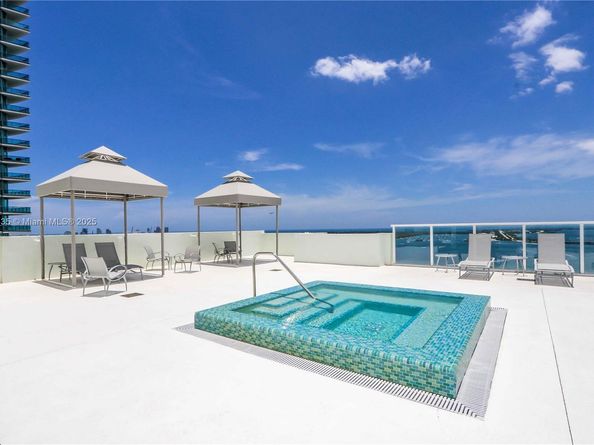 218 SE 14th St 1406, Miami FL 33131