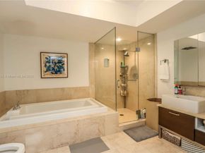 218 SE 14th St 1406, Miami FL 33131