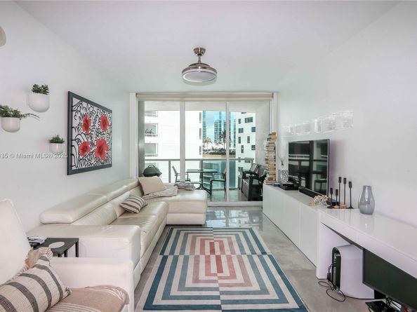 218 SE 14th St 1406, Miami FL 33131