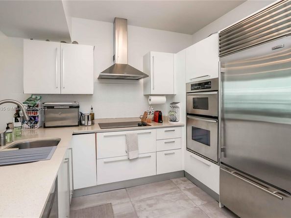 218 SE 14th St 1406, Miami FL 33131