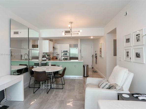 218 SE 14th St 1406, Miami FL 33131