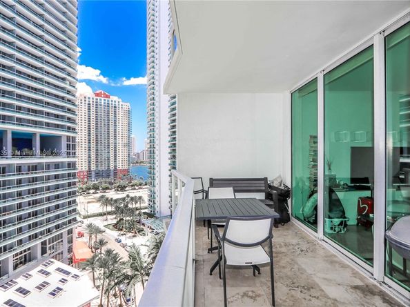 218 SE 14th St 1406, Miami FL 33131