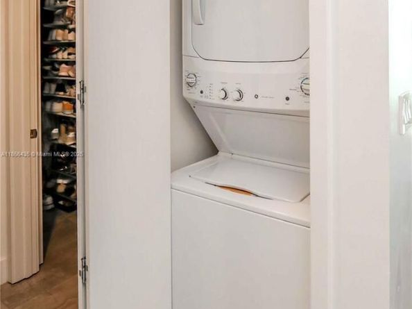 218 SE 14th St 1406, Miami FL 33131