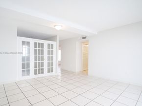 1662 Lincoln Ct 402, Miami Beach FL 33139