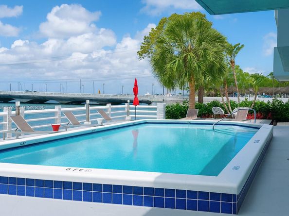 1662 Lincoln Ct 402, Miami Beach FL 33139