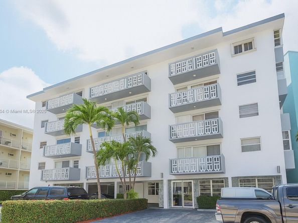 1662 Lincoln Ct 402, Miami Beach FL 33139