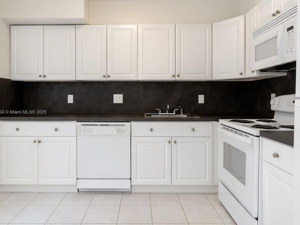 1662 Lincoln Ct 402, Miami Beach FL 33139