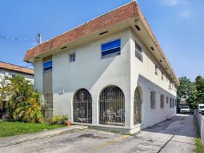 450 SW 9th St, Miami FL 33130