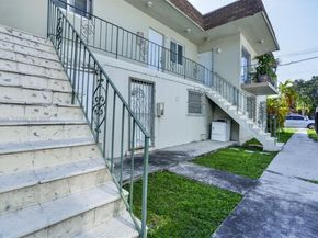 450 SW 9th St, Miami FL 33130