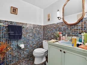 450 SW 9th St, Miami FL 33130