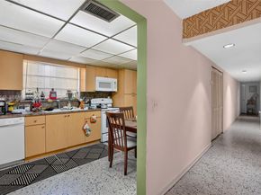 450 SW 9th St, Miami FL 33130