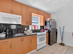 450 SW 9th St, Miami FL 33130