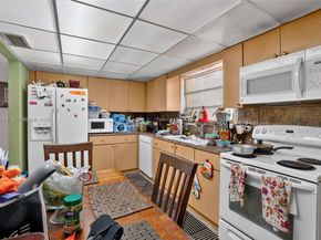 450 SW 9th St, Miami FL 33130