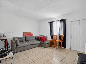 450 SW 9th St, Miami FL 33130