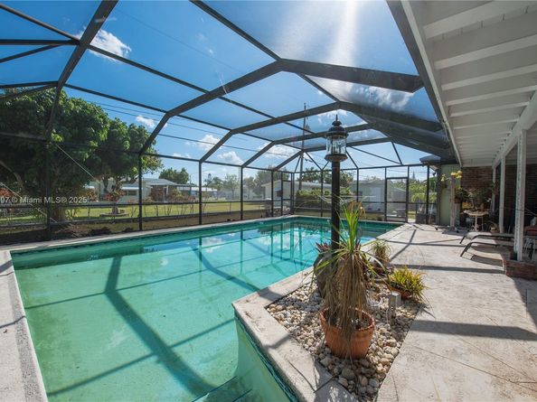 434 NW 20th St, Homestead FL 33030