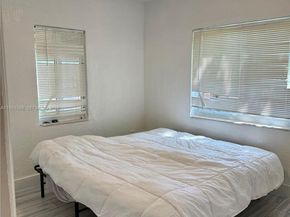 1085 NW 48th St, Miami FL 33127