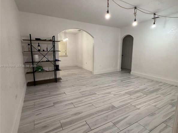 1085 NW 48th St, Miami FL 33127