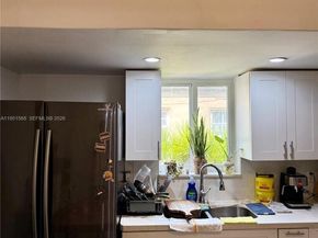 1085 NW 48th St, Miami FL 33127