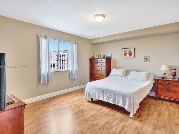 816 NW 11th St 905, Miami FL 33136