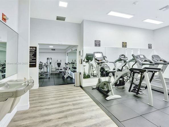 816 NW 11th St 905, Miami FL 33136