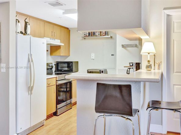 816 NW 11th St 905, Miami FL 33136