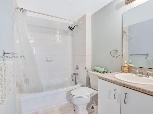816 NW 11th St 905, Miami FL 33136