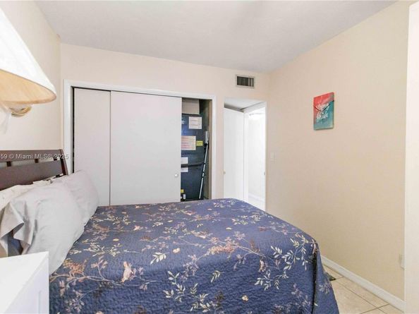 11 NE 204th St 1, Miami Gardens FL 33179