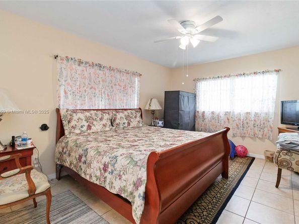 11 NE 204th St 1, Miami Gardens FL 33179