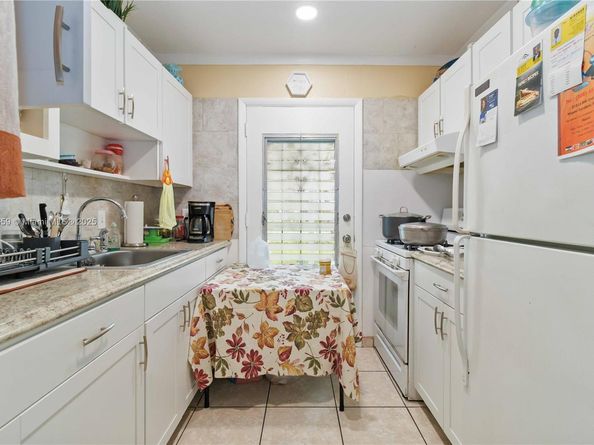 11 NE 204th St 1, Miami Gardens FL 33179