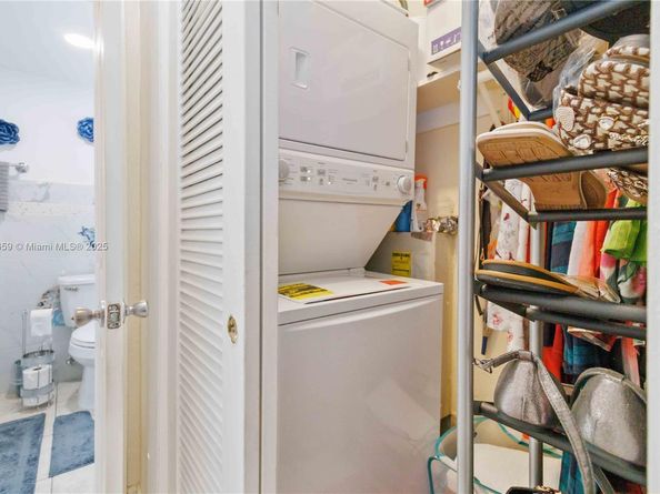 11 NE 204th St 1, Miami Gardens FL 33179