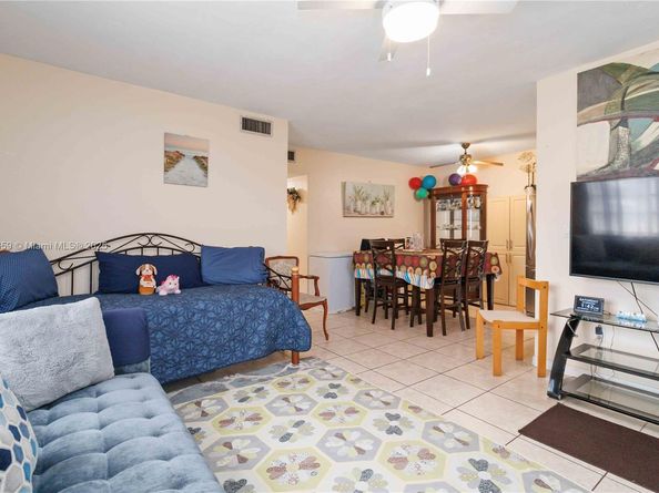 11 NE 204th St 1, Miami Gardens FL 33179