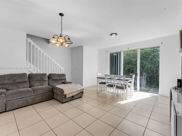 1025 NE 42nd Ter, Homestead FL 33033