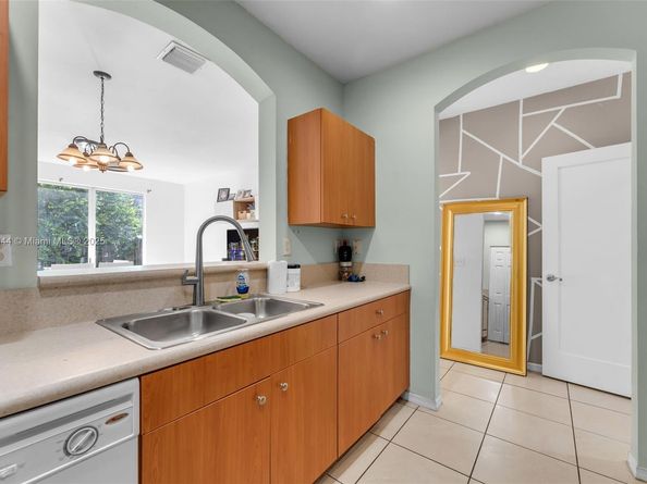 1025 NE 42nd Ter, Homestead FL 33033