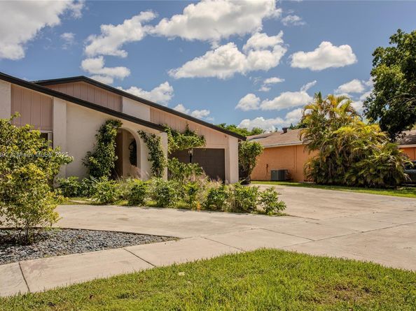 10605 SW 132nd Ct, Miami FL 33186