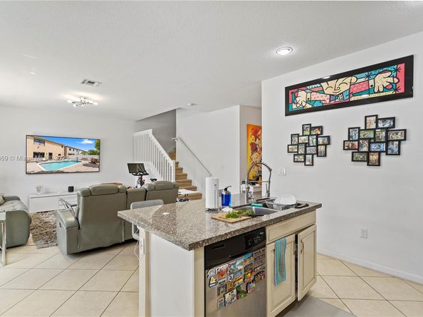 878 NE 191st St, Miami FL 33179