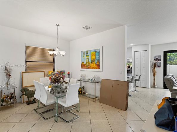 878 NE 191st St, Miami FL 33179