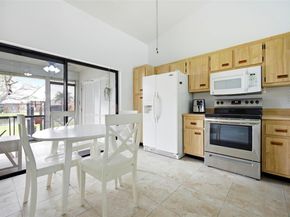 7924 NW 10th St, Plantation FL 33322