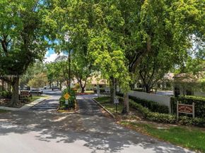 7924 NW 10th St, Plantation FL 33322