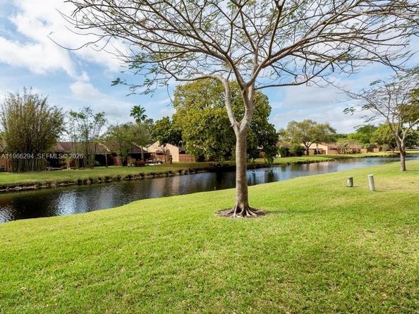 7924 NW 10th St, Plantation FL 33322