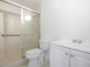 7924 NW 10th St, Plantation FL 33322