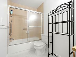 7924 NW 10th St, Plantation FL 33322